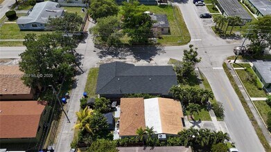 2260 Charleston St in Hollywood, FL - Foto de edificio - Building Photo