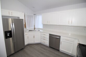 2232 Golden Ave in Clovis, CA - Building Photo - Building Photo