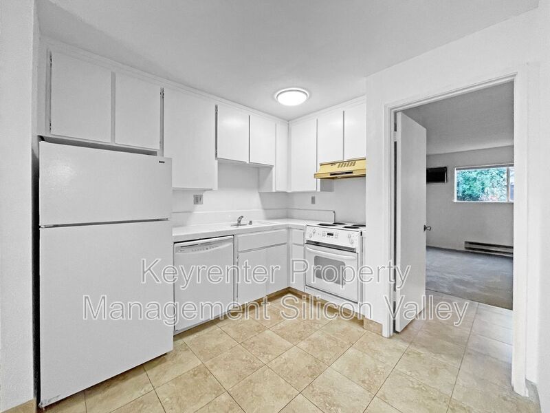 889 Canfield Ct in San Jose, CA - Building Photo