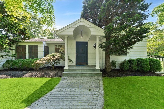 129 Oneck Ln in Westhampton Beach, NY - Building Photo - Building Photo