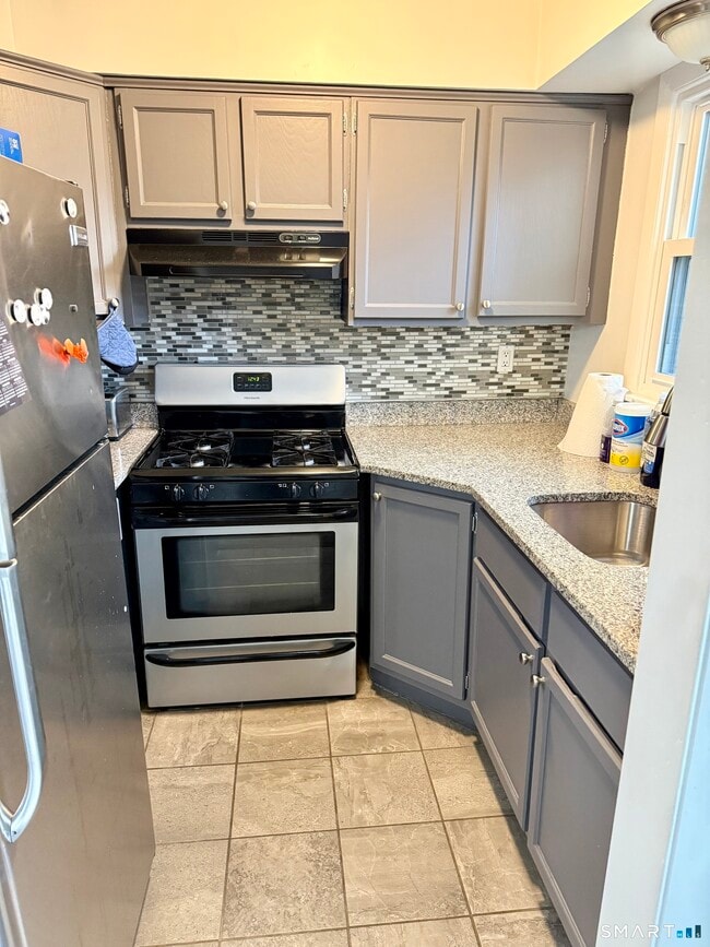 527 Hilliard St in Manchester, CT - Building Photo - Building Photo