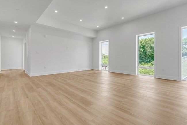 55 Linden St, Unit 5 in Boston, MA - Building Photo - Building Photo