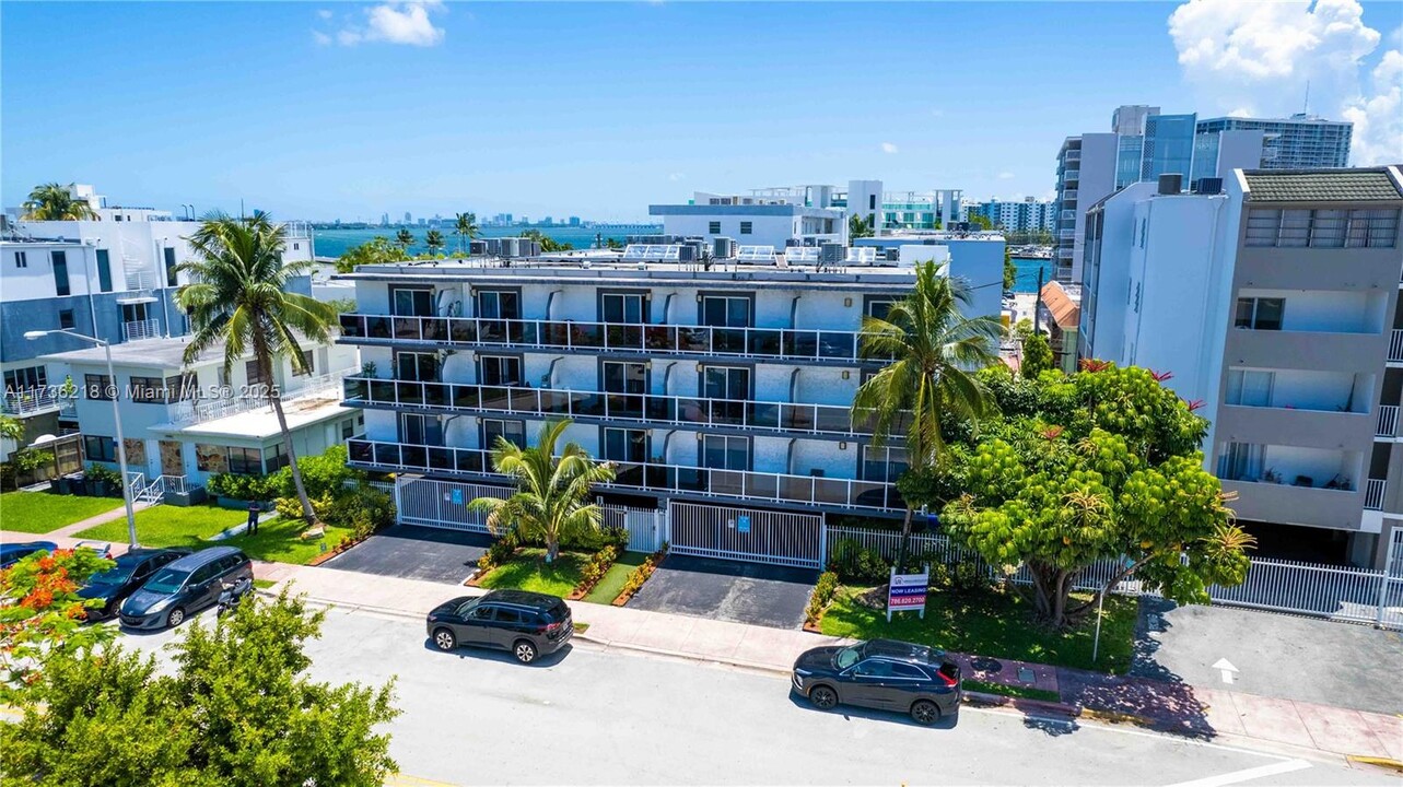 1986 Biarritz Dr in Miami Beach, FL - Building Photo