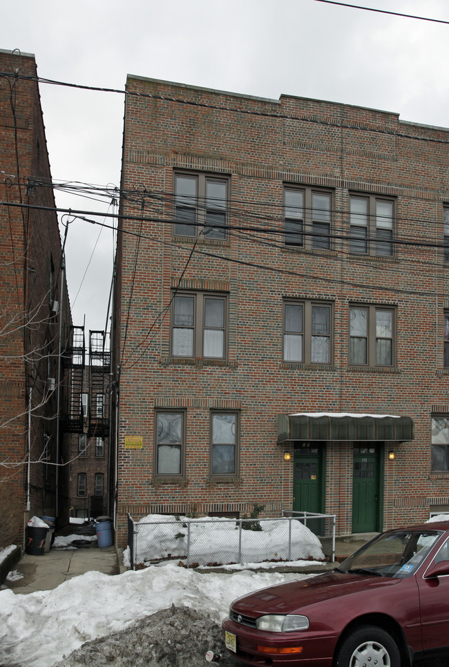 129 Roosevelt Ave in Jersey City, NJ - Building Photo - Building Photo