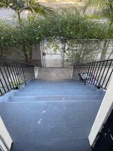 5231 Martin Luther King Jr Way, Unit 2 in Oakland, CA - Foto de edificio - Building Photo