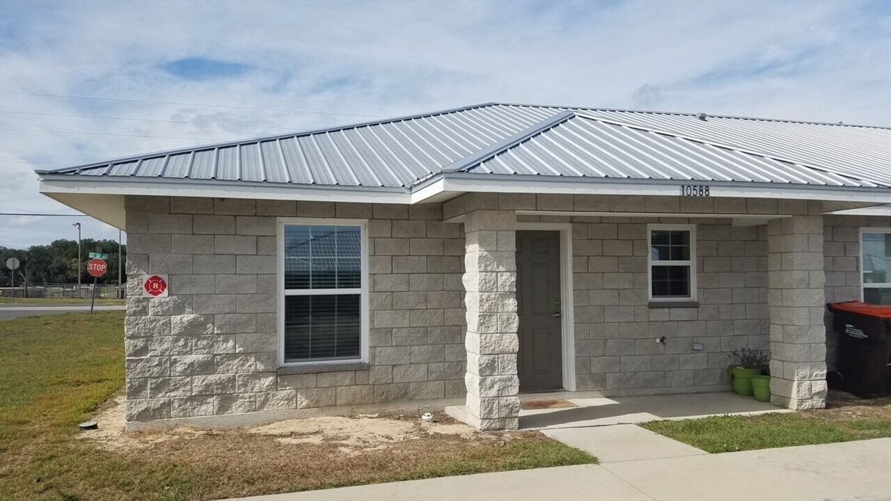 10588 SE 67 Ct in Belleview, FL - Building Photo
