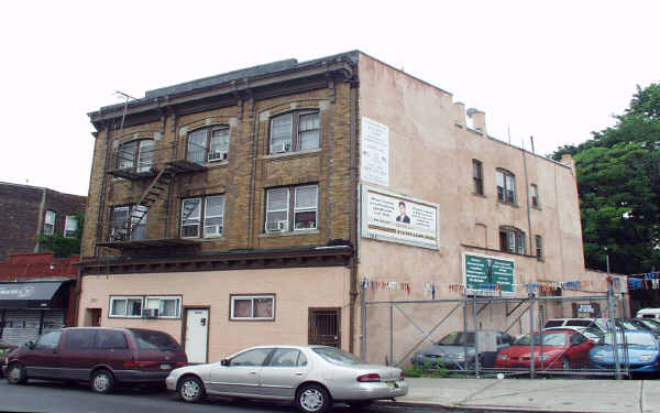 881 Main Ave in Passaic, NJ - Foto de edificio