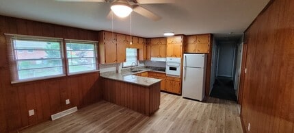 2111 Carpenter St in Greensboro, NC - Building Photo - Building Photo