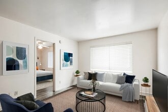 College Manor in Gainesville, FL - Building Photo - Building Photo