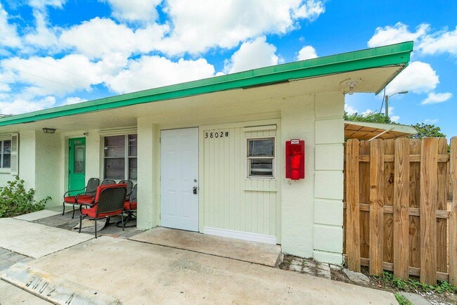 3802 Melaleuca Ln in Lake Worth Beach, FL - Building Photo - Building Photo
