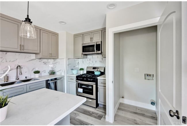 property at 907 W Arbutus St