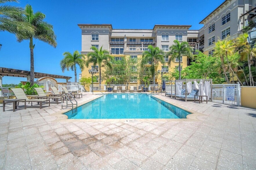 101 Plaza Real S in Boca Raton, FL - Foto de edificio