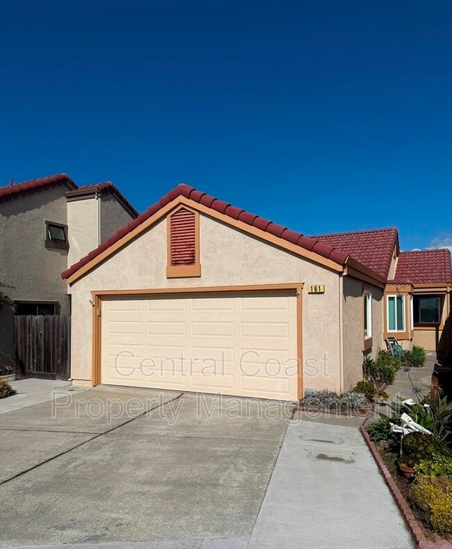 161 Pebble Pl in Marina, CA - Building Photo - Building Photo