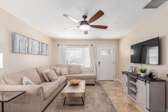 7754 E Catalina Dr in Scottsdale, AZ - Building Photo - Building Photo