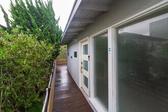 872 Manhattan Beach Blvd in Manhattan Beach, CA - Building Photo - Building Photo