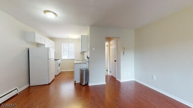 378 Valley St in South Orange, NJ - Building Photo - Building Photo