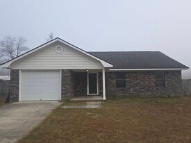 1304 Tower Dr in Hinesville, GA - Building Photo