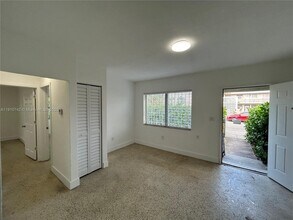 2292 NW 26th St in Miami, FL - Building Photo - Building Photo