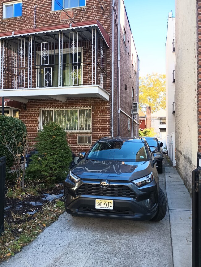 819 Brooklyn Ave, Unit 819 Brooklyn avenue in Brooklyn, NY - Foto de edificio - Building Photo