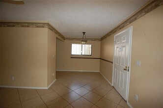 3300 Fox Chase Cir in Palm Harbor, FL - Building Photo - Building Photo