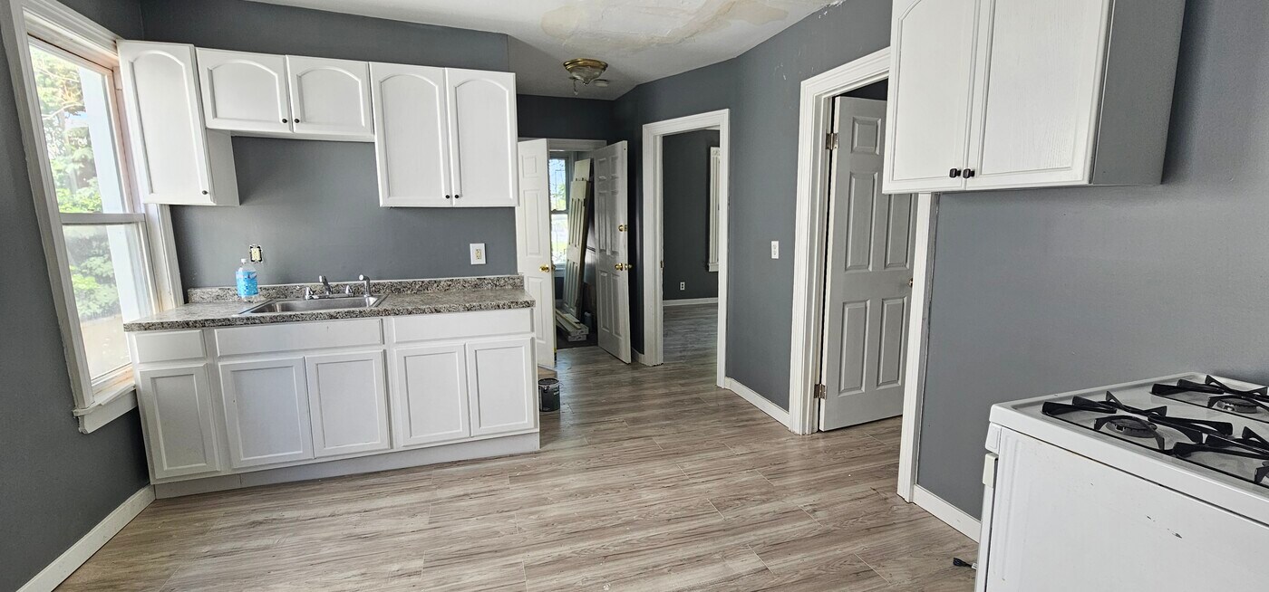 79 Clifford St, Unit 2 in Bridgeport, CT - Building Photo