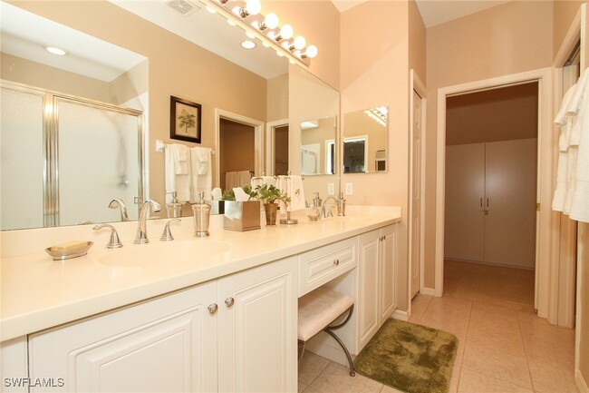 4615 Hawks Nest Dr in Naples, FL - Building Photo - Building Photo