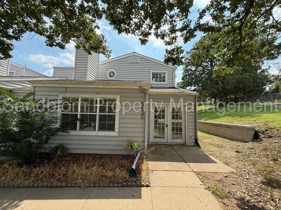 6432 E 89th St in Tulsa, OK - Foto de edificio