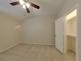 9715 Haleys Comet Cir in Tomball, TX - Building Photo