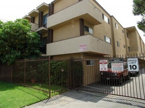 8123 Sepulveda Blvd in Los Angeles, CA - Building Photo - Building Photo