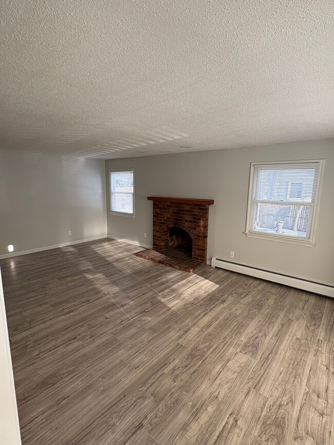 22 Simpson Cir in Agawam, MA - Foto de edificio - Building Photo