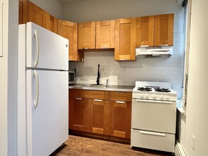 183 Montgomery St, Unit 2 in Jersey City, NJ - Building Photo - Building Photo