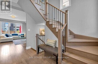 103 Beaveridge Ave in Oakville, ON - Building Photo - Building Photo