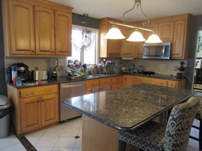 208 Dino Rd in Bristol, CT - Building Photo - Building Photo