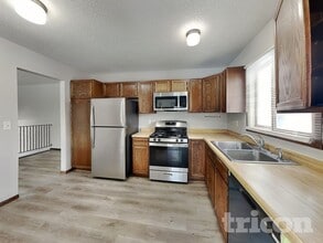 3401 75th Ave N in Minneapolis, MN - Building Photo - Building Photo