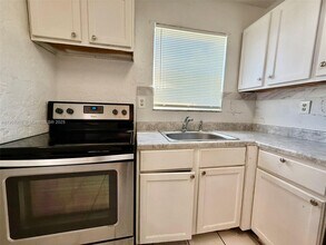 1700 SW 44th Terrace in Fort Lauderdale, FL - Foto de edificio - Building Photo