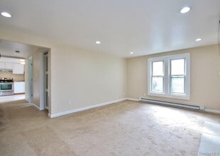 208 Myrtle Ave in Mahopac, NY - Building Photo - Building Photo