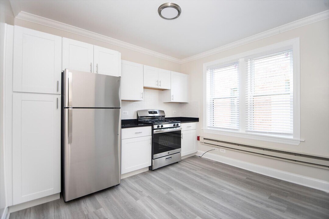 800 W Cornelia Ave, Unit 837-1N in Chicago, IL - Foto de edificio
