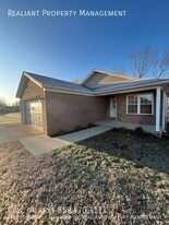 808 Pinoak Dr in Nicholasville, KY - Building Photo