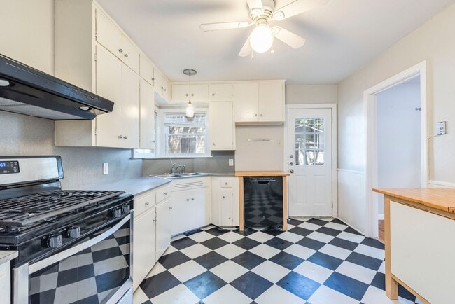 property at 3302 Hemlock Ave