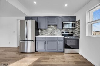 724 E Scott Ave in Rahway, NJ - Building Photo - Building Photo