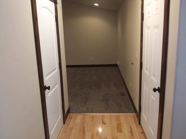 property at 895 Longbow Ln