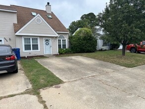 3930 Roebling Ln in Virginia Beach, VA - Building Photo - Building Photo