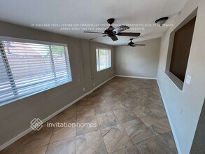 8833 W Vogel Ave in Peoria, AZ - Foto de edificio - Building Photo