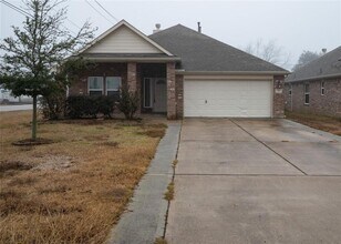 70 N Forrest Ave in La Porte, TX - Building Photo - Building Photo