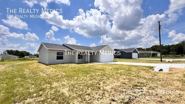 52 Maple Dr in Ocklawaha, FL - Building Photo - Building Photo