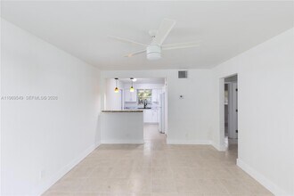 129 SE 4th St in Hallandale Beach, FL - Building Photo - Building Photo