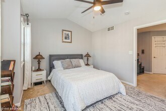 375 N Commerce St in Aurora, IL - Building Photo - Building Photo