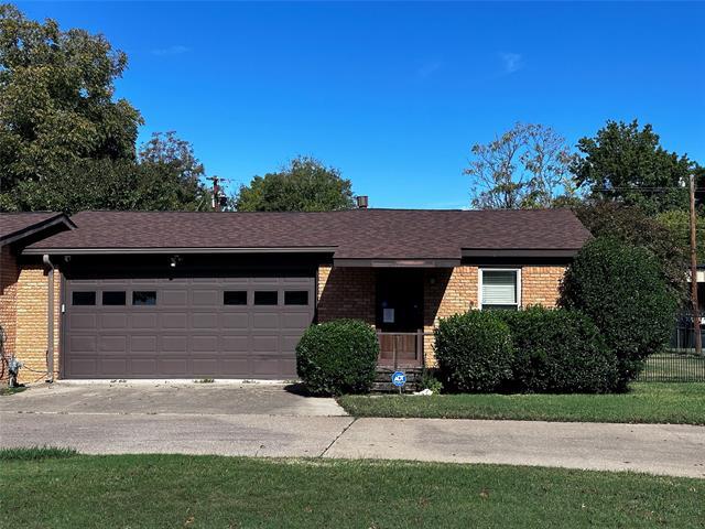 8312 Llano Ave in Benbrook, TX - Building Photo