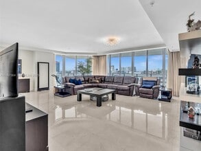 3535 S Ocean Dr in Hollywood, FL - Building Photo - Building Photo