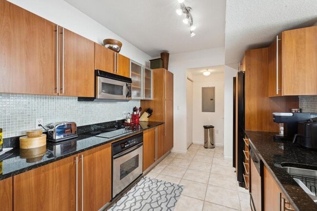 1551 N Flagler Dr in West Palm Beach, FL - Building Photo - Building Photo